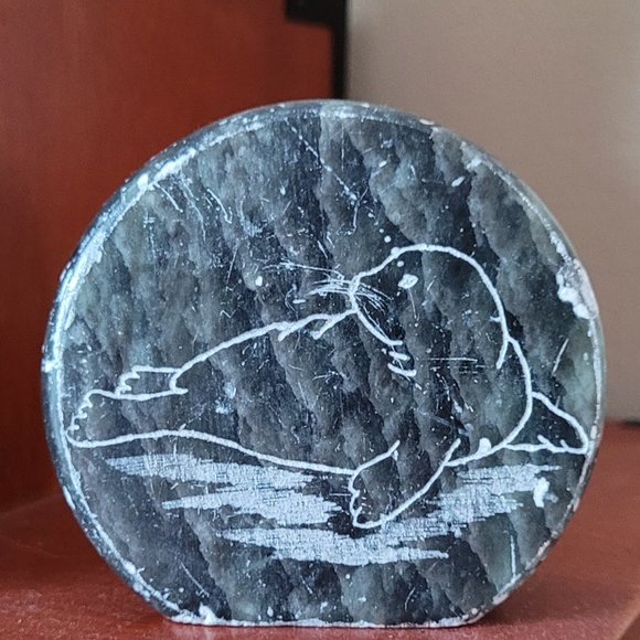 Siku Seal Etching Soap Stone Paperweight Sculpture - Picture 1 of 6